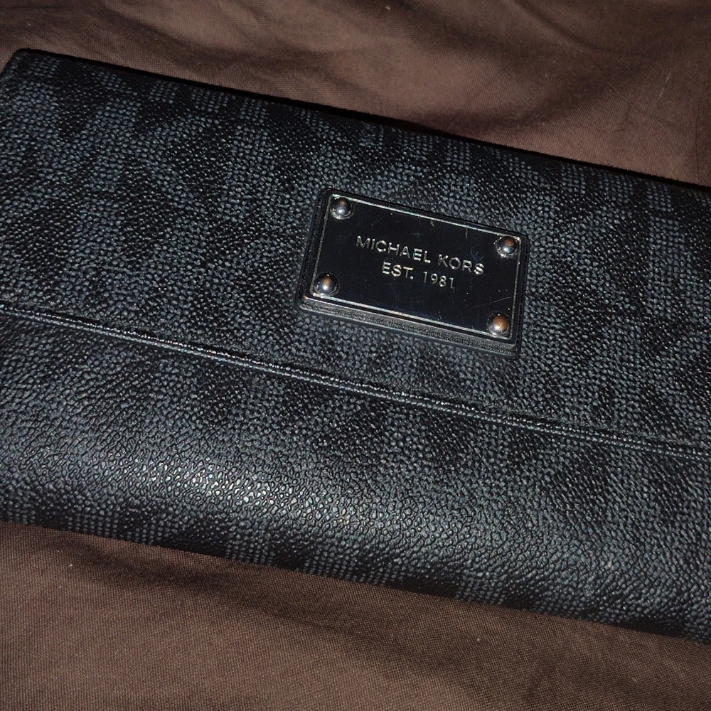 Michael Kors Textured Black Wallet